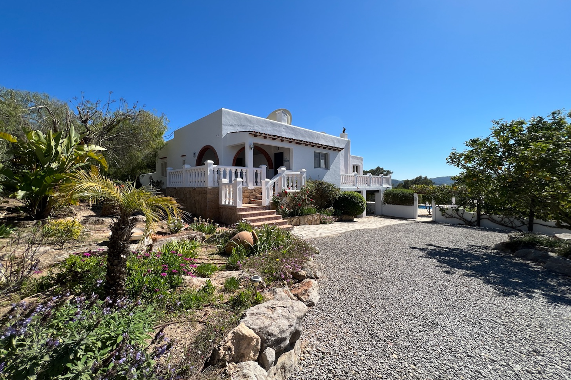 resa estates villa for sale ibiza tourist license house entrance 2.jpg
